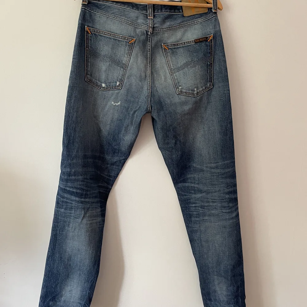 Straight herr jeans från märket nudie i väldigt bra skick. Strl 31/32. Hör av dig vid intresse eller frågor!☺️. Jeans & Byxor.