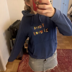 Hov1 hoodie - Super fin hoodie som ser nästan ny ut. Bara materialet på insidan som inte är så fluffigt längre då den är gammal. Nypris: 600kr 