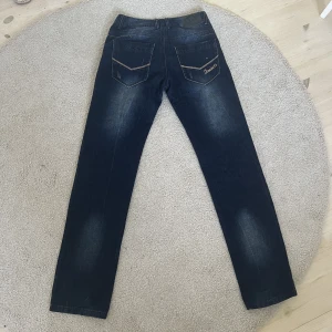 Lågmidjade jeans  - Raka lågmidjade jeans, knappt använda🙌🏻passar xs-m