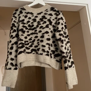 Tröja från gina - En tröja från Gina trixat. Stolek S