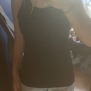 Linne - Säljer detta svarta linne för har ingen användning för den!