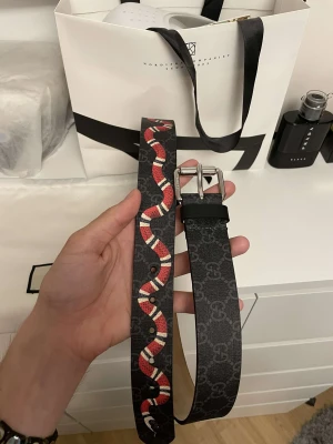 Gucci Snake Belt - Gucci snake belt i otroligt skick Cond: 9,5/10 (ALL OG) +kvitto Passar midjestorlek mellan 30-34. 