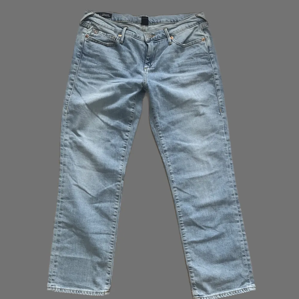 Så fina mid-rise true religion jeans! midjemåttet: 41cm tvärsöver, innerbenslängd: 68cm PS. KOLLA IGENOM MITT KONTO NI KOMMER HITTA MÅNGA Y2K OCH VINTAGE PLAGG . Jeans & Byxor.