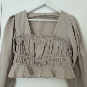 Blus - Perfekt blus för hösten! Nästintill oanvänd. Köparen står för frakten.