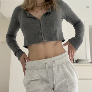 Kort kofta - Säljer denna mysiga korta koftan! 