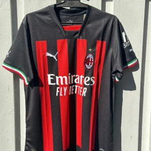 AC Milan home kit 22/23 - Säljer här plus att  har alla storlekar  Skicka bild på den tröjan du vill ha på min Instagram Jersey_store_1