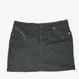 Brun kjol - Vanlig brun minikjol, second hand men oanvänd av mig