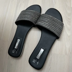 Fina sandaler - Helt oanvända, köptes i Juni