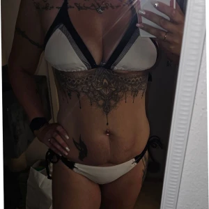 Läcker hunke möller bikini Large  - I bra fint skick 