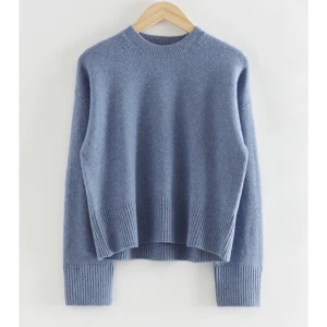 Other stories tröja  - Säljer denna super fina tröja från other stories i en super fin blå färg, just den i den här färgen ör tröjan helt slutsåld, nypris 490 , tröjan ör endast använd 2 gånger. Säljer för att den är för kort i ärmarna på mig som är lång 