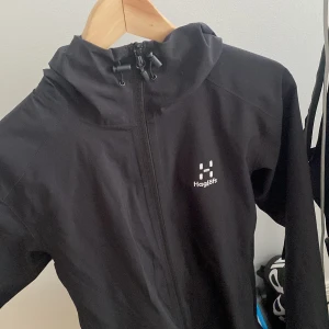 Haglöfs Jacka - Storlek S, låsbara fickor  Fråga gärna Kan mötas i Malmö