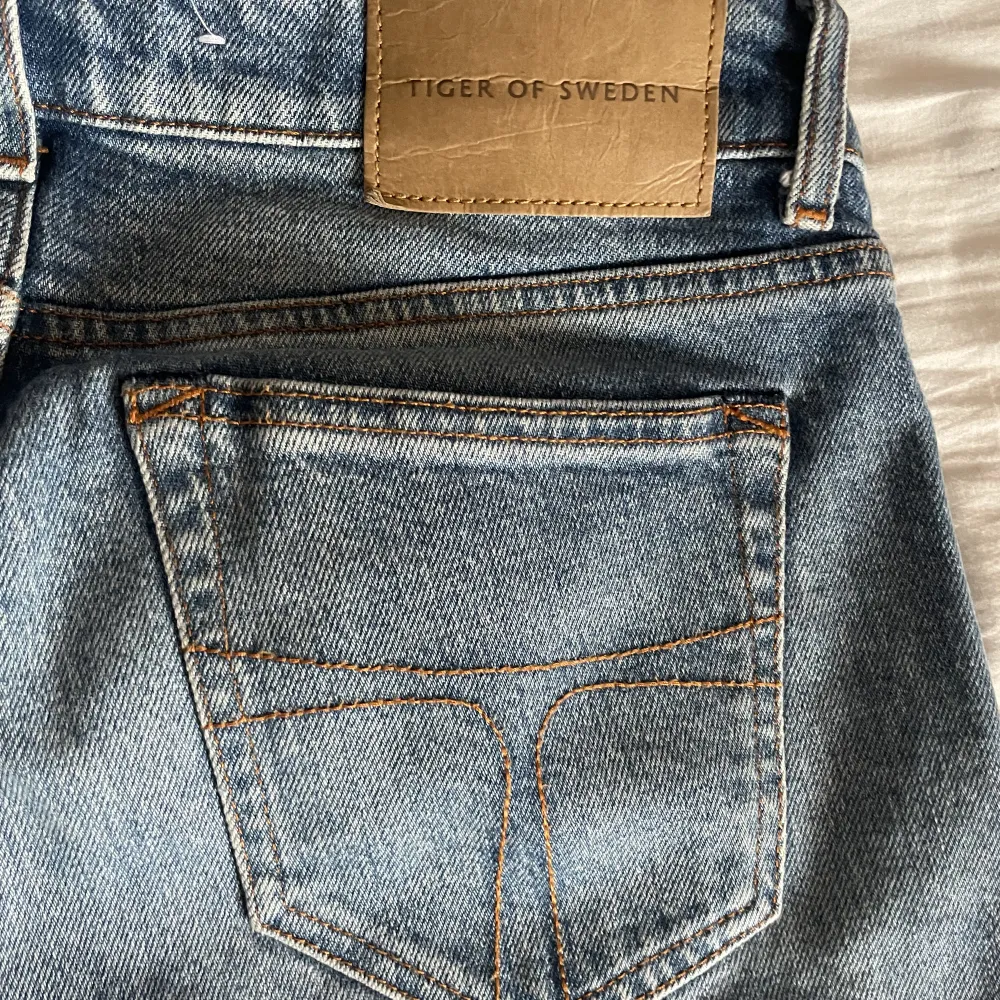 Blåa tiger of Sweden jeans i storlek 29,32. Säker för de ej passar mig. Ny pris 1600. . Jeans & Byxor.