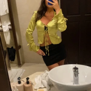 Festtopp - Grönaktig festtopp, endast använd en gång!