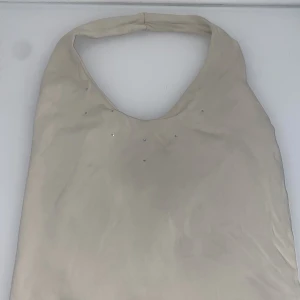 Vit halsterneck topp - Vit halsterneck topp  i storlek M Kom gärna med bud om priset inte passar🌸