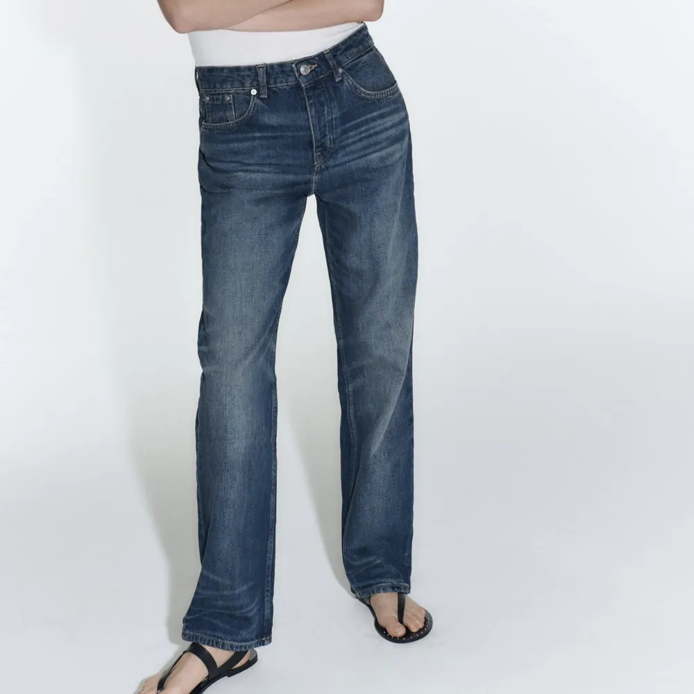 Helt nya jeans med lapparna kvar!  Skriv vid intresse Köparen står för frakten . Jeans & Byxor.