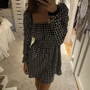 Klänning  - Fin rutig klänning