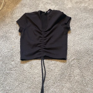 Svart t-shirt - Inte Andvänt så många gånger, kan Justeras där fram 