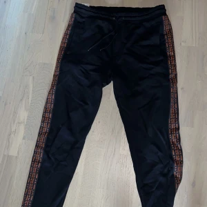 Hugo boss byxor  - Helt nya storlek M köpt från Hugo boss inga hål eller fläckar 