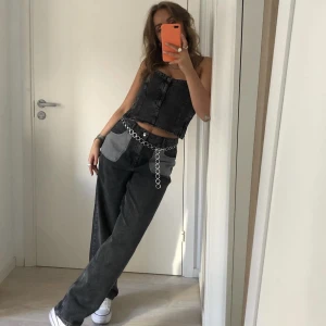 Set från NA-KD  - Snyggt set från NA-KD. Fint skick och edast använt ett fåtal gånger. Obs. Skärp ingår ej!  