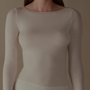 Intimissi - Säljer intimissimi ultralight tröja i cashmere 🤎 Köpte för 429. Jag tog bort prisslappen men tröjan är oanvänd, säljer eftersom den passar inte mig. Storlek: M men den pasar även S.