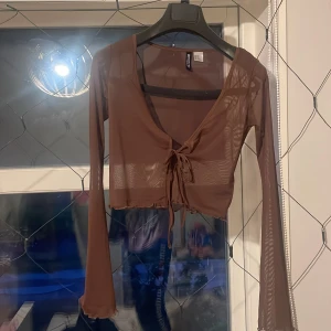Brun Mesh topp  - Får hm i nyskick 