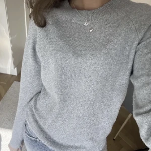 Stickad tröja  - Säljer fin tröja som inte kommer till användning längre ❤️(lånad bild )