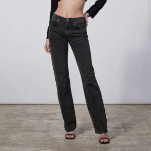 Snygga Zara Jeans i storlek 36. Säljer pga dem är för små för mig.. Köparen står för frakten