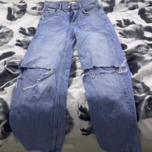 Ett normalt par blå jeans på storlek 36