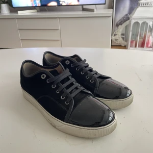 Lanvin  - Säljer mina lanvin som är i 9/10 skick allt og medföljer skriv för mer frågor