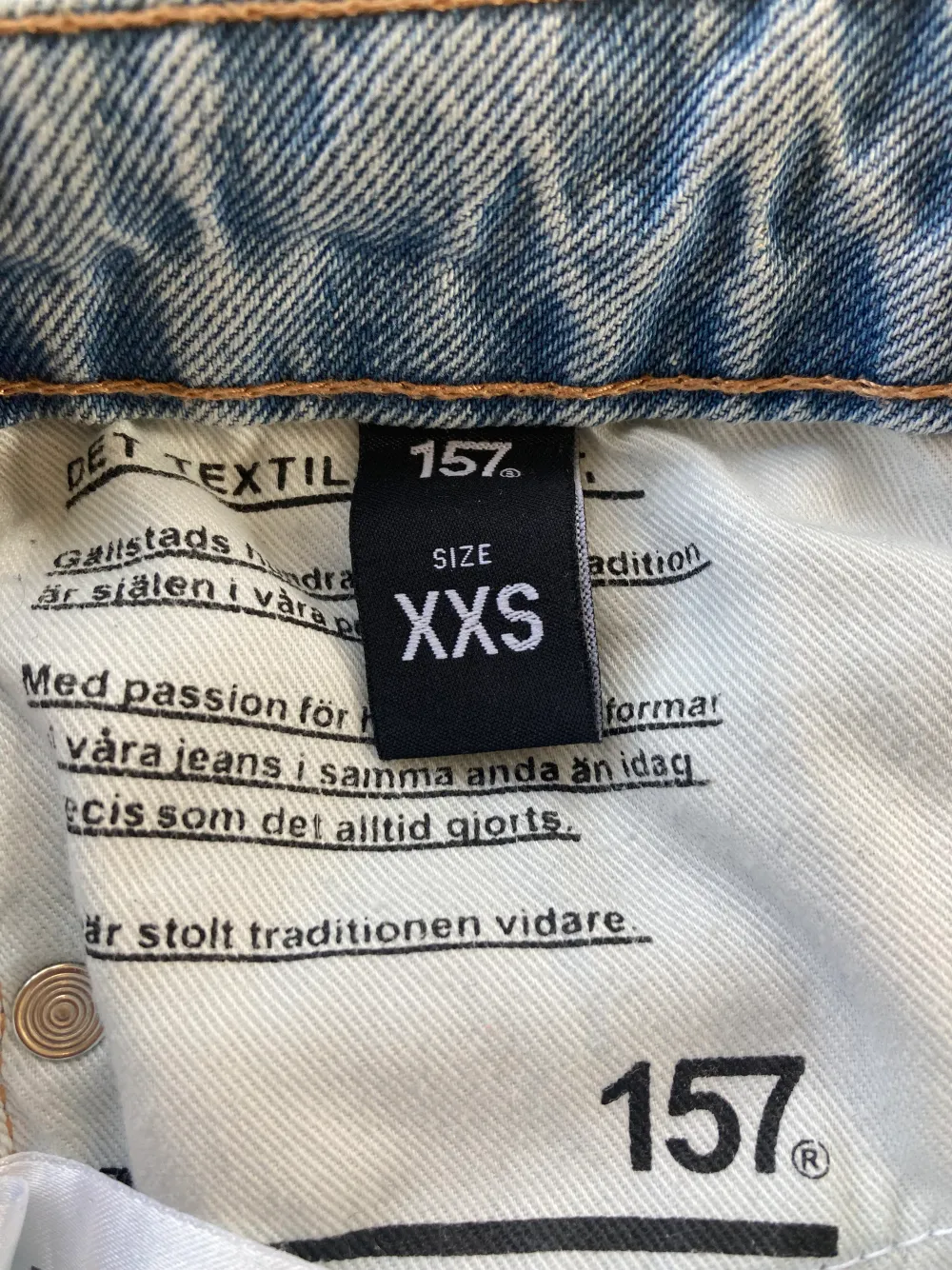 Fina jeans, stl XXS, från Lager 157.  Långa ben. . Jeans & Byxor.