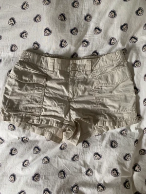 Cargo shorts - Jättesnygga beiga cargo shorts!