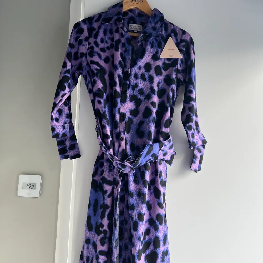 Helt ny och unik skjort klänning från UK SilkFred. Kostade 700kr plus import kostnad så betalade runt 900kr, säljer för bara 375kr. Klänningar.