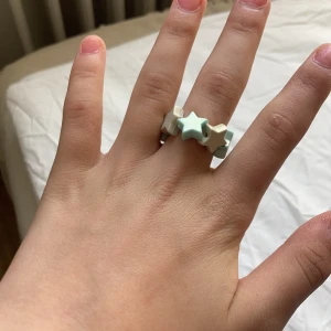 Ring  - Supersöt stjärn,ring i grå/beige och blå😍frakt 13kr🥰