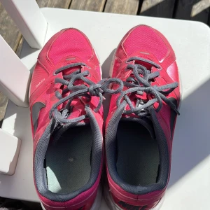 nike - nike skor i storlek 38