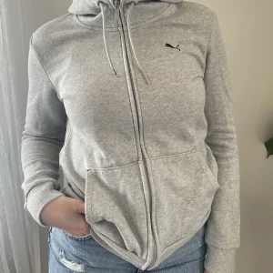Puma tröja - Puma tröja i storlek XS! Bra skick! Skriv för frågor!💕💕