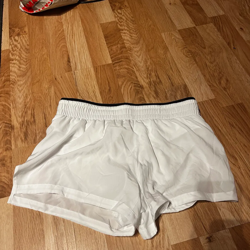 Aldrig använda. Liten i storleken. Shorts.