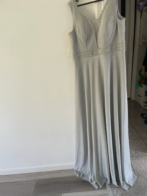 Balkläning  - Vill sälja min kläning som anväder en gång 