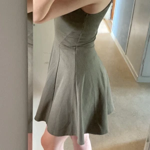 klänning - super fin klänning som tyvärr är lite liten för mig