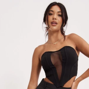 Miniskirt + Corset Top (Minikjol + korsetttopp) - Minikjol: XS korsetttopp: 34