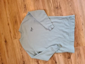 Tröja - Knappt använd, lång modell.