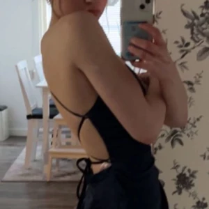 Balklänning<3 - Säljer denna jättefina balklänning endast använd en gång under bal och fick mycket komplimanger💕 original pris: 1329kr Pris går att diskuteras. Skriv om ni har frågor <3