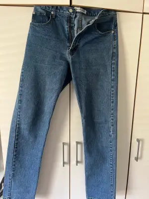 Mörkblåa ck jeans, helt nya i storlek W30L34