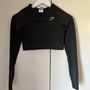 Gymshark Croptop - Jättefin croptop från Gymshark, storlek M. Inte använt på ett tag, därför säljer jag. 