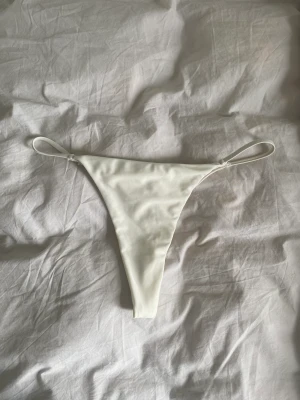 Bikinitrosor nelly - Vita bikinitrosor från Nelly💕