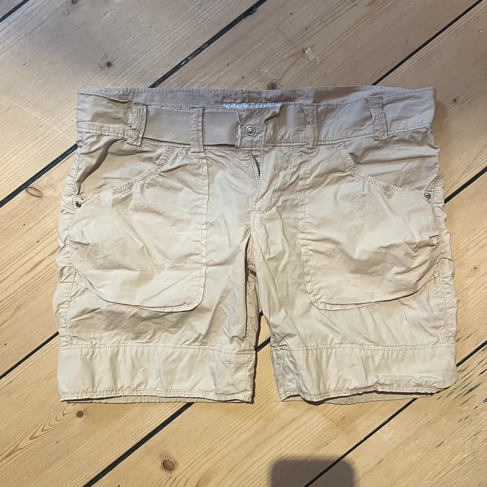 Super söta miss sixty shorts som är lite små på mig tyvärr💖 Midjemått: 35cm (mätt rakt över). Shorts.