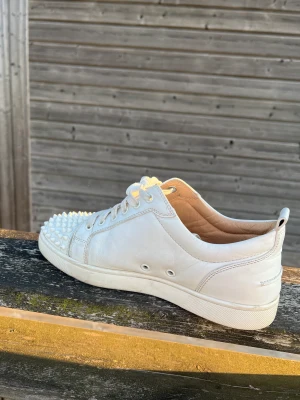 Christian Louboutin stl 41 - Säljer nu ett par Louboutin   Cond 7-10   Använda män fina skor 