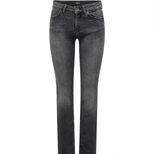 Jeans - Säljer dessa snygga bootcut jeans som inte kommit till nån användning. Köpta från only för 559 kr i strlk M och är fortfarande i nyskick💕💕