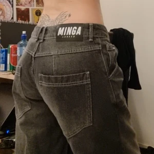 MINGA LONDON JEANS - helt nya minga london jeans, köpta för 800 , råkat få hem två par och säljer båda eftersom jag köpte storlek 34 men har egenentligen 36 så dom är lite för små! 💖🫶 skriv för fler frågor