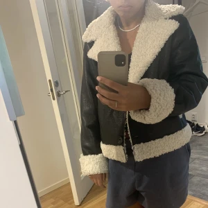 Vinterjacka - En jättefin jacka från Na-kd, till bra pris (kostar originellt 2000kr)