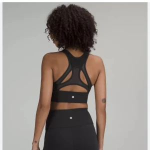 Lululemon BH - Säljer min Lululemon Everlux Mesh bra pga för liten🍳 Storlek 6 (sitter som en s), använd 5 gånger. Nypris ca 700sek